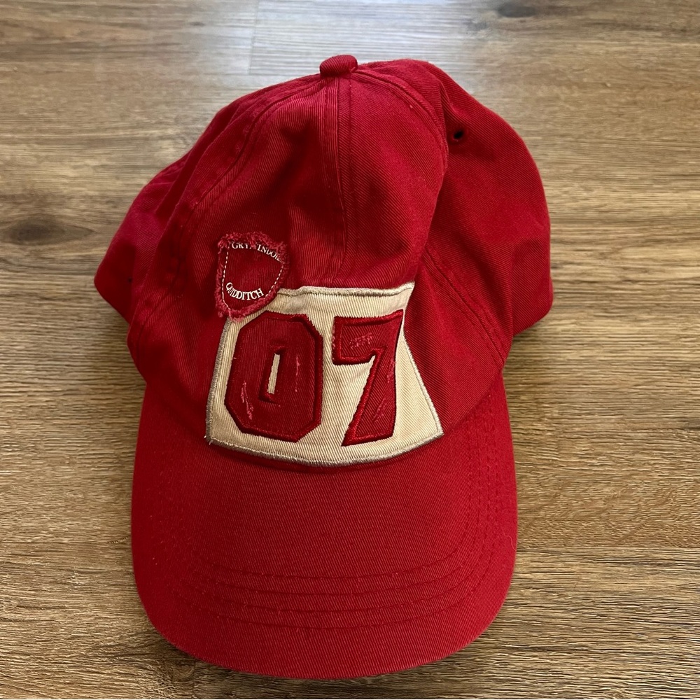 Universal Studios The Wizarding World of Harry Potter Gryffindor 07 Cap